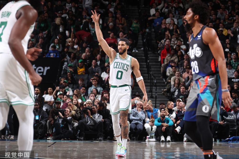 红奠定坚实 红奠定坚实